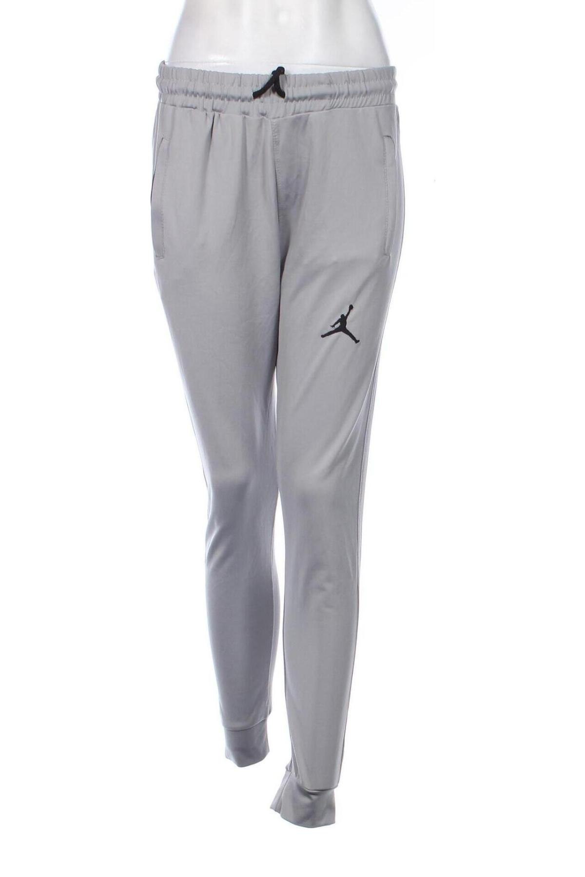 Pantaloni trening de femei Air Jordan Nike, Mărime S, Culoare Gri, Preț 223,99 Lei