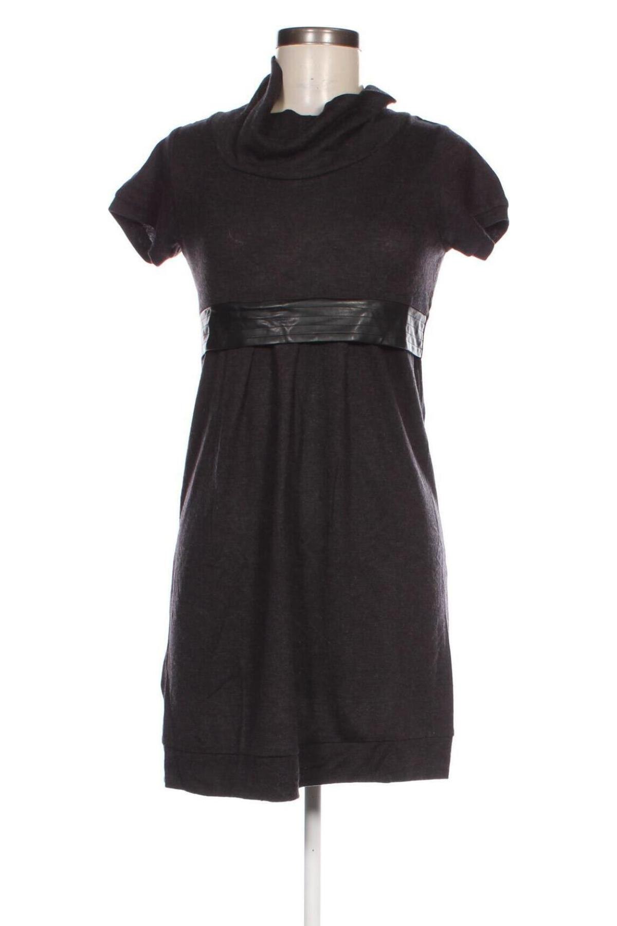 Kleid Silvian Heach, Größe S, Farbe Grau, Preis 97,09 €