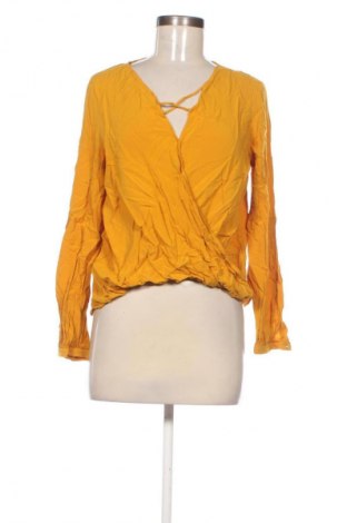 Damen Shirt Bershka, Größe L, Farbe Gelb, Preis € 8,99