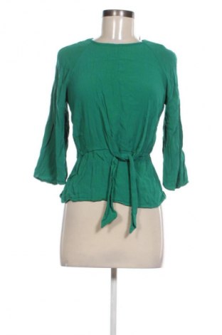 Дамска блуза Bershka, Размер M, Цвят Зелен, Цена 15,36 €