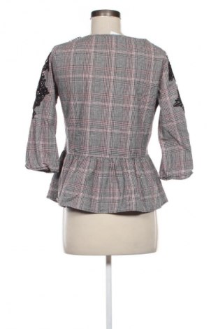 Γυναικεία μπλούζα Reserved, Μέγεθος M, Χρώμα Πολύχρωμο, Τιμή 10,00 €