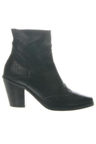 Dámské boty  River Island, Velikost 38, Barva Černá, Cena  2 041,00 Kč