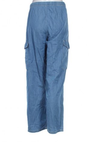 Γυναικείο Τζίν Bershka, Μέγεθος M, Χρώμα Μπλέ, Τιμή 15,00 €