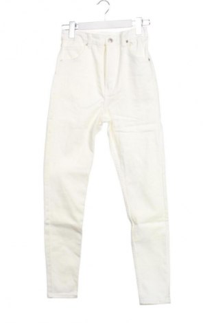 Γυναικείο Τζίν Bershka, Μέγεθος XS, Χρώμα Λευκό, Τιμή 15,00 €