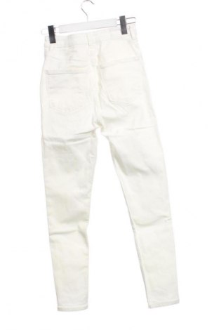 Γυναικείο Τζίν Bershka, Μέγεθος XS, Χρώμα Λευκό, Τιμή 15,00 €