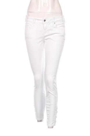 Női farmernadrág Guess, Méret M, Szín Fehér, Ár 15 702 Ft