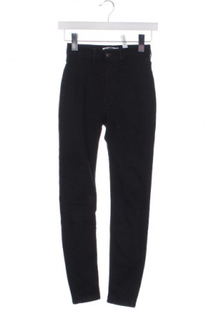 Dámské džíny  Pull&Bear, Velikost XS, Barva Černá, Cena  425,00 Kč