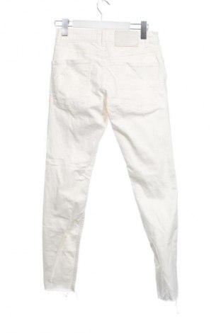 Дамски дънки Pull&Bear, Размер M, Цвят Бял, Цена 14,77 €
