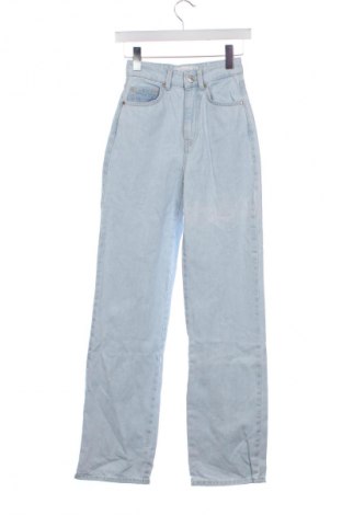 Γυναικείο Τζίν Stradivarius, Μέγεθος XXS, Χρώμα Μπλέ, Τιμή 15,00 €