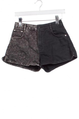 Γυναικείο κοντό παντελόνι Bershka, Μέγεθος S, Χρώμα Μαύρο, Τιμή 8,75 €