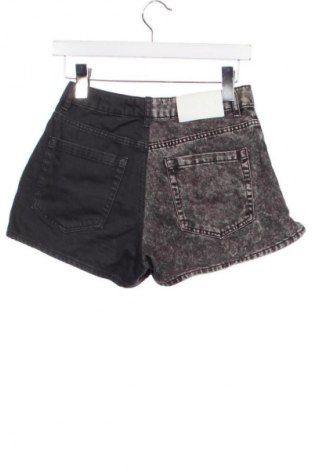 Γυναικείο κοντό παντελόνι Bershka, Μέγεθος S, Χρώμα Μαύρο, Τιμή 8,75 €
