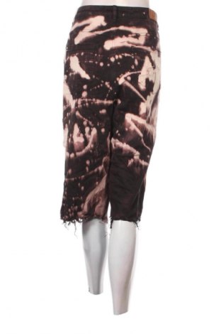 Дамски къс панталон C&A, Размер 3XL, Цвят Многоцветен, Цена 8,69 €