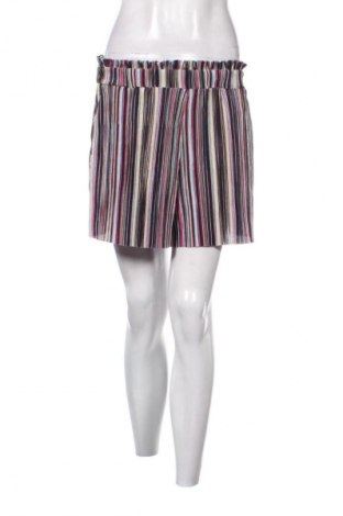 Damen Shorts Clockhouse, Größe S, Farbe Mehrfarbig, Preis 12,00 €