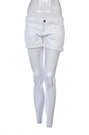 Γυναικείο κοντό παντελόνι Clockhouse, Μέγεθος M, Χρώμα Λευκό, Τιμή 12,00 €