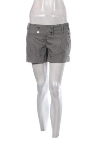 Damen Shorts Q/S by S.Oliver, Größe L, Farbe Grau, Preis € 10,99