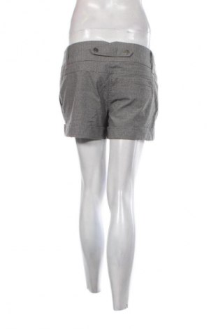 Damen Shorts Q/S by S.Oliver, Größe L, Farbe Grau, Preis € 10,99