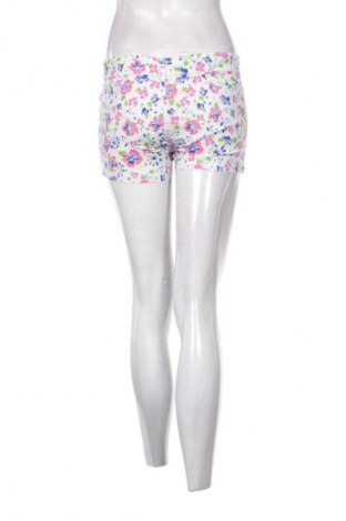 Дамски къс панталон United Colors Of Benetton, Размер XXL, Цвят Многоцветен, Цена 17,00 €