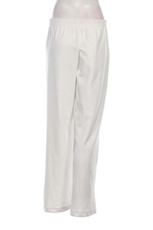 Damenhose Bershka, Größe M, Farbe Weiß, Preis 15,00 €