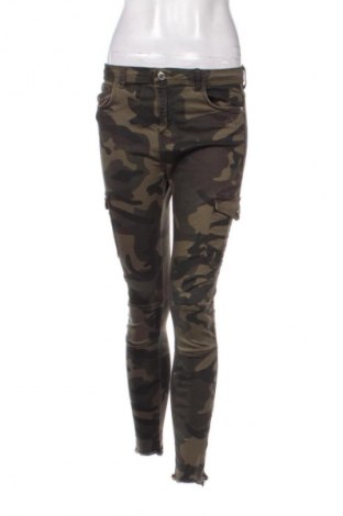 Damenhose Bershka, Größe M, Farbe Mehrfarbig, Preis € 14,77