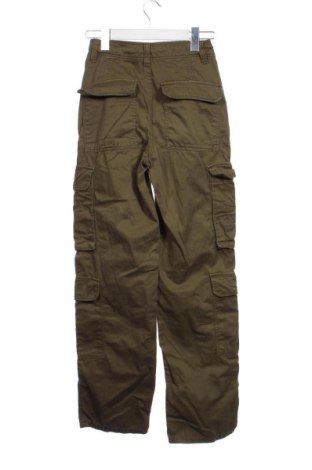Damenhose Bershka, Größe XS, Farbe Grün, Preis 15,00 €