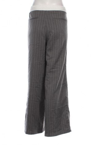 Дамски панталон H&M Divided, Размер XL, Цвят Сив, Цена 10,22 €