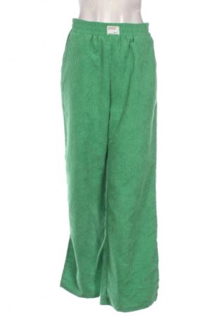 Γυναικείο παντελόνι SHEIN, Μέγεθος M, Χρώμα Πράσινο, Τιμή 15,00 €