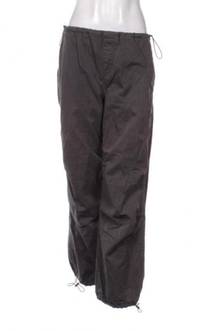 Γυναικείο παντελόνι Stradivarius, Μέγεθος S, Χρώμα Γκρί, Τιμή 14,77 €