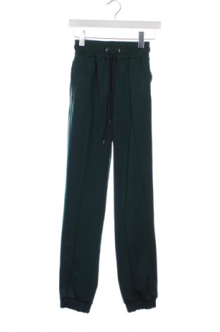 Дамско спортно долнище Bershka, Размер XXS, Цвят Зелен, Цена 14,83 €