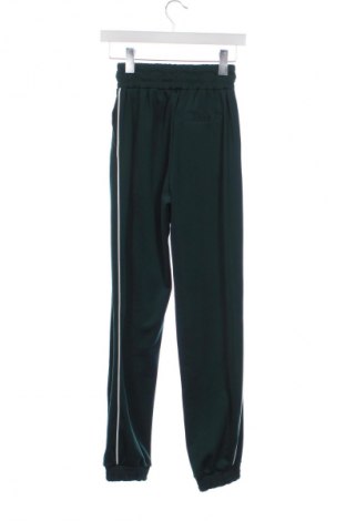 Дамско спортно долнище Bershka, Размер XXS, Цвят Зелен, Цена 14,83 €