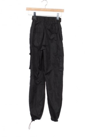 Дамско спортно долнище Bershka, Размер XXS, Цвят Черен, Цена 11,24 €