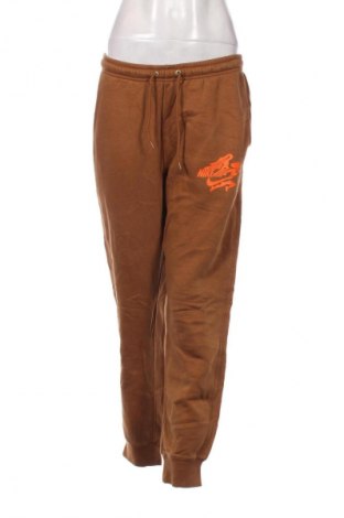 Дамско спортно долнище Nike, Размер XL, Цвят Кафяв, Цена 21,98 €