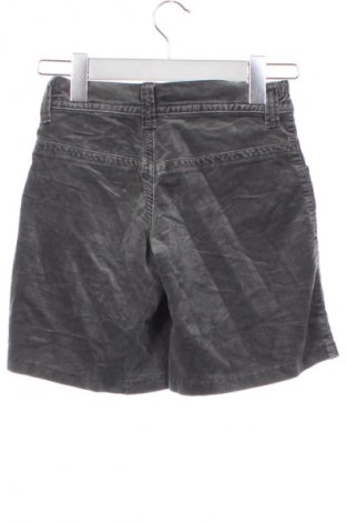 Dětské krátké kalhoty  United Colors Of Benetton, Velikost 7-8y/ 128-134 cm, Barva Šedá, Cena  159,00 Kč