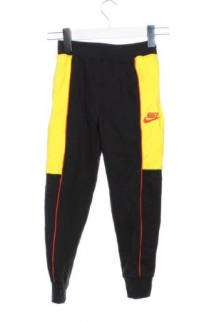 Kinder Sporthose Nike, Größe 6-7y/ 122-128 cm, Farbe Mehrfarbig, Preis 44,99 €