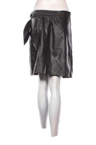 Пола Gina, Размер M, Цвят Черен, Цена 4,60 €