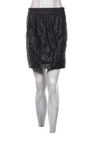 Пола Vero Moda, Размер L, Цвят Черен, Цена 4,60 €