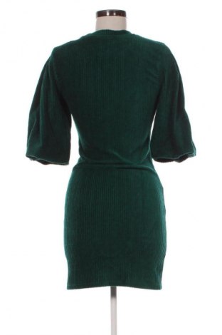 Kleid Bershka, Größe M, Farbe Grün, Preis € 17,64