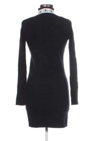 Рокля Calvin Klein Jeans, Размер M, Цвят Черен, Цена 33,74 €