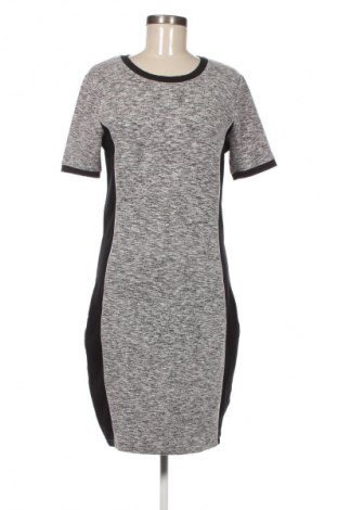 Рокля Calvin Klein Jeans, Размер M, Цвят Многоцветен, Цена 35,27 €