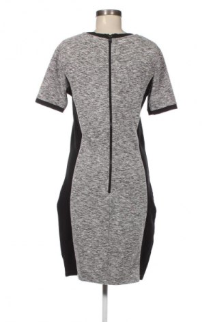 Рокля Calvin Klein Jeans, Размер M, Цвят Многоцветен, Цена 35,27 €