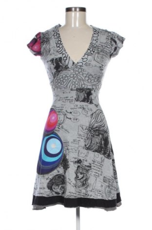 Рокля Desigual, Размер XS, Цвят Многоцветен, Цена 42,00 €