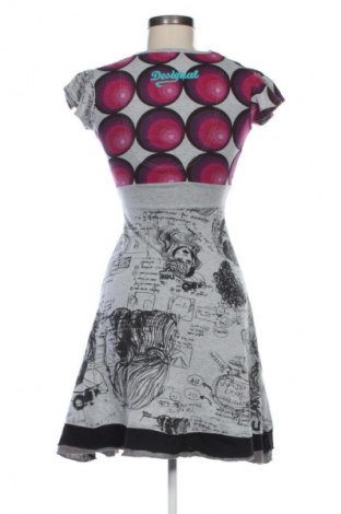 Рокля Desigual, Размер XS, Цвят Многоцветен, Цена 42,00 €