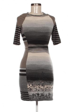 Рокля Desigual, Размер S, Цвят Многоцветен, Цена 28,12 €
