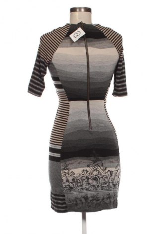 Рокля Desigual, Размер S, Цвят Многоцветен, Цена 28,12 €