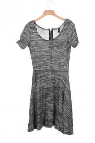 Рокля H&M Divided, Размер XS, Цвят Многоцветен, Цена 19,94 €