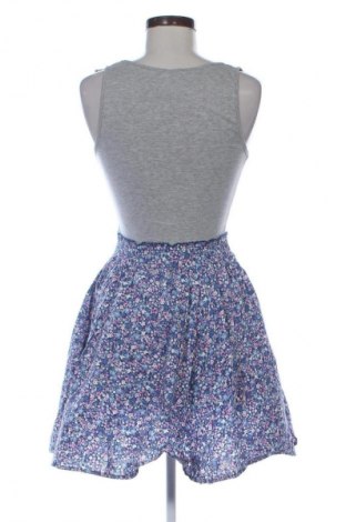 Šaty  H&M Divided, Velikost M, Barva Vícebarevné, Cena  565,00 Kč