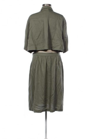 Ruha Lacoste, Méret L, Szín Zöld, Ár 66 438 Ft