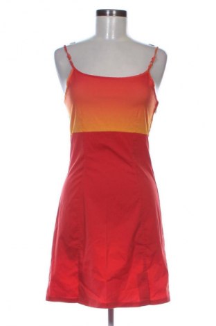 Ruha Nike, Méret M, Szín Piros, Ár 11 570 Ft