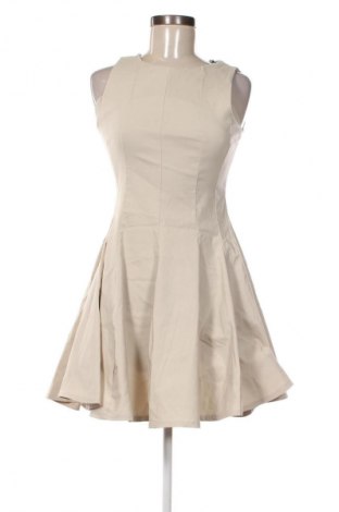 Kleid Pretty Little Thing, Größe M, Farbe Beige, Preis 31,73 €