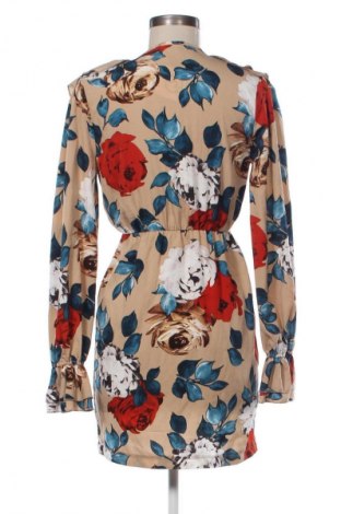 Kleid Pretty Little Thing, Größe S, Farbe Mehrfarbig, Preis 19,97 €