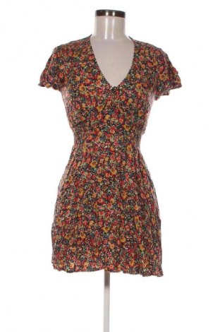 Kleid Pull&Bear, Größe M, Farbe Mehrfarbig, Preis 20,00 €